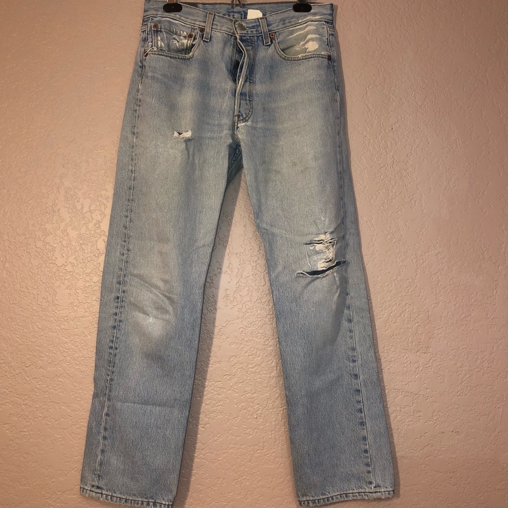 Vintage Levi’s 501 high-rise button fly, well-loved light blue 31x30 approx sz 6